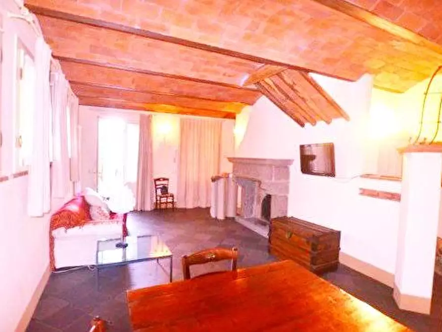 Immagine 2 di Appartamento in affitto  a Lucca