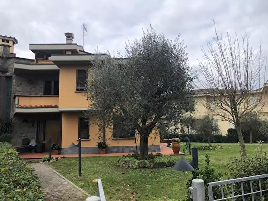 Immagine 1 di Casa bifamiliare in vendita  a Fucecchio