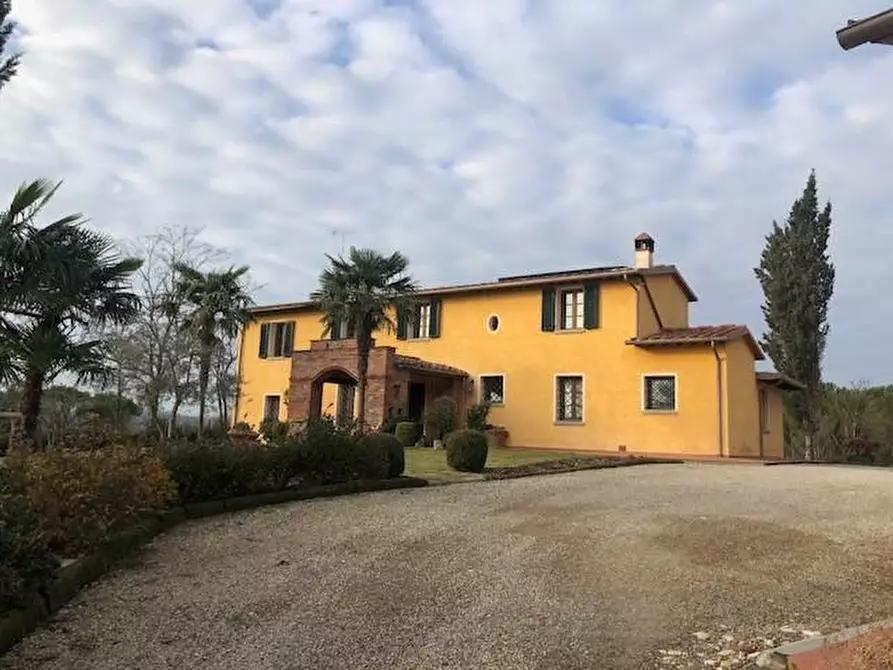 Immagine 1 di Casa colonica in vendita  a Fucecchio