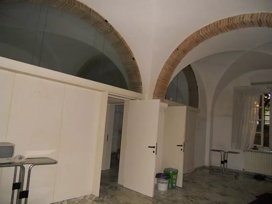 Immagine 4 di Locale commerciale in affitto  a Pontedera