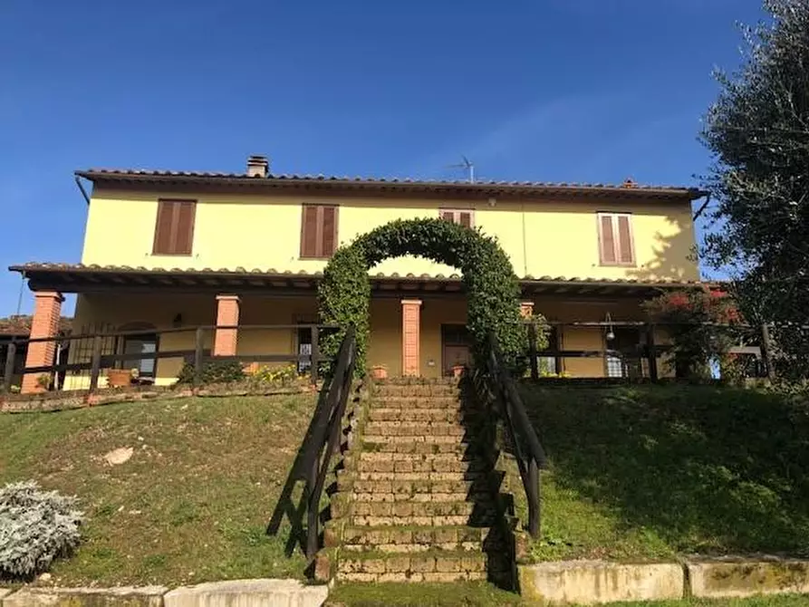 Immagine 1 di Casa colonica in vendita  a Montopoli In Val D'arno