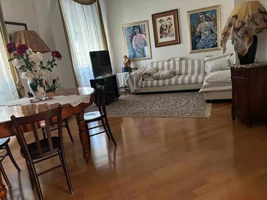 Immagine 3 di Appartamento in vendita  a Viareggio