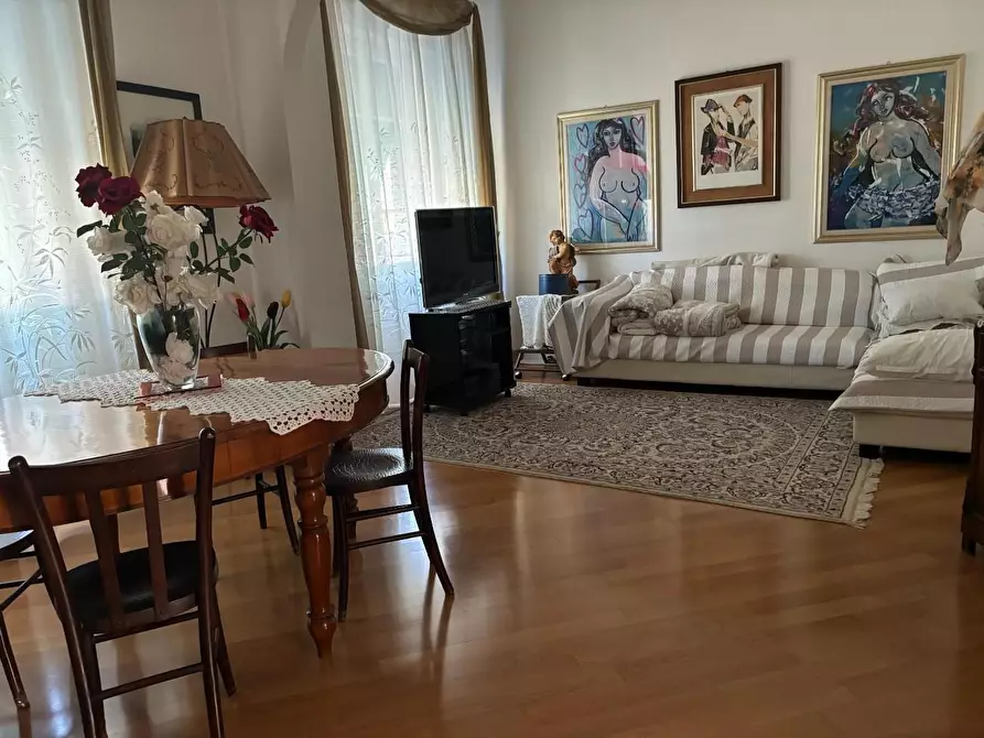 Immagine 4 di Appartamento in vendita  a Viareggio