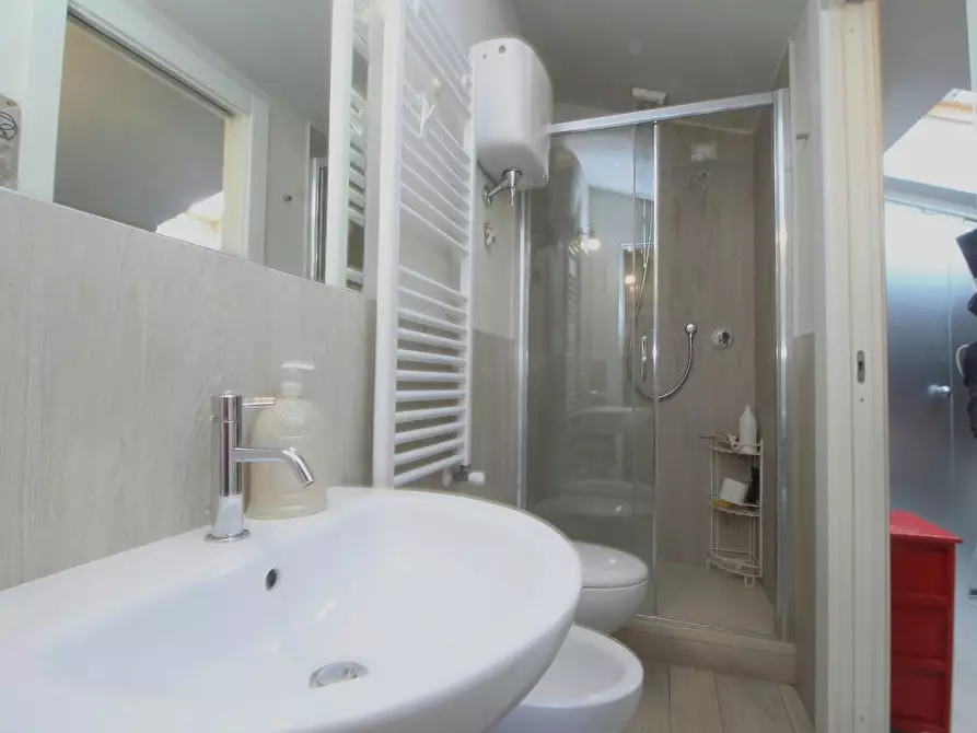 Immagine 22 di Appartamento in vendita  a Siena