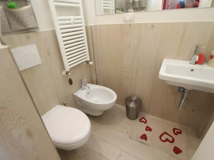 Immagine 21 di Appartamento in vendita  a Siena