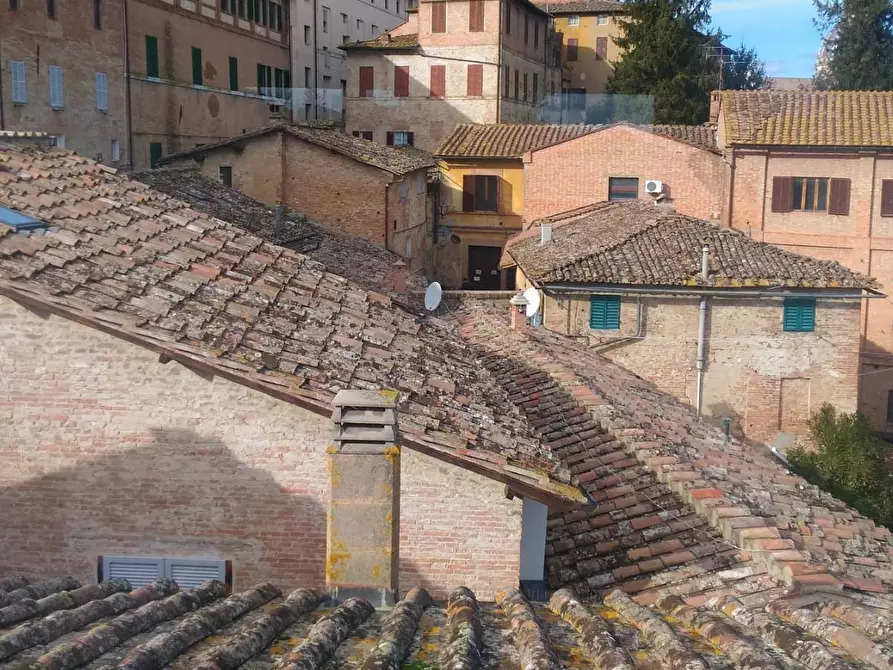 Immagine 20 di Appartamento in vendita  a Siena