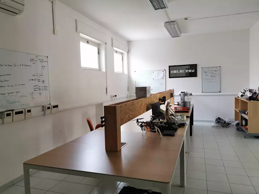 Immagine 6 di Locale commerciale in affitto  a Pisa