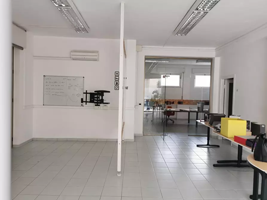 Immagine 11 di Locale commerciale in affitto  a Pisa