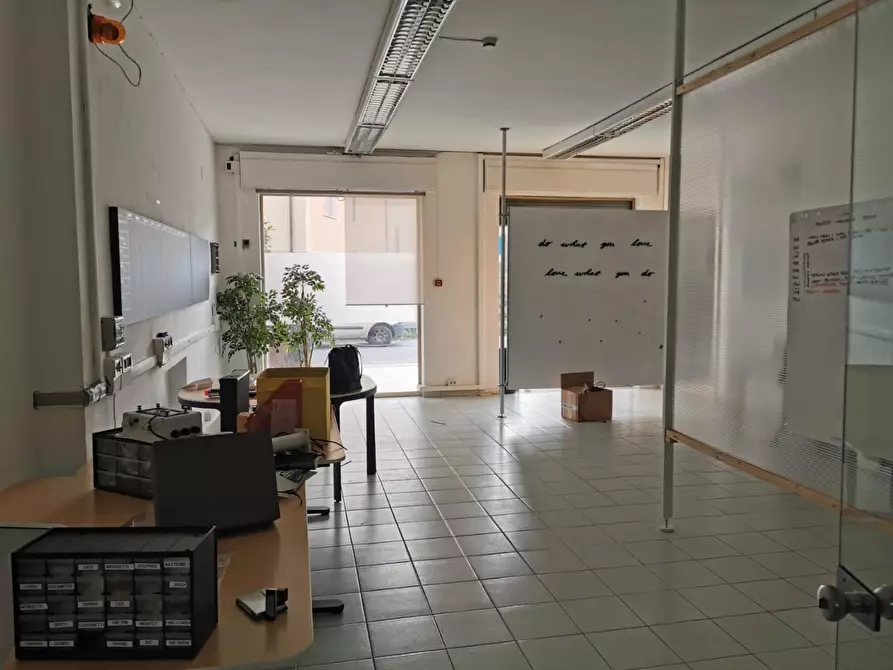 Immagine 9 di Locale commerciale in affitto  a Pisa