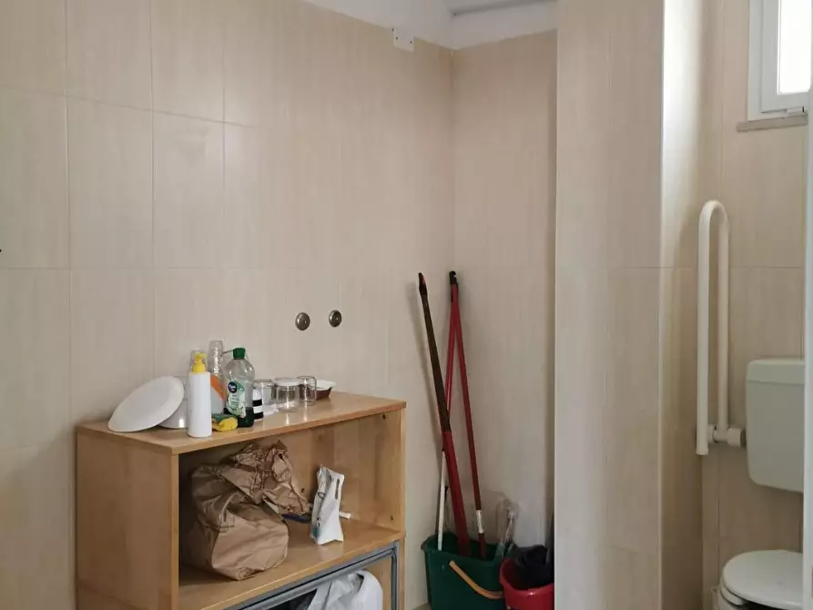 Immagine 12 di Locale commerciale in affitto  a Pisa