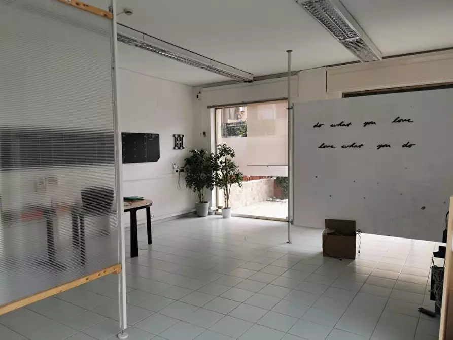 Immagine 1 di Locale commerciale in affitto  a Pisa