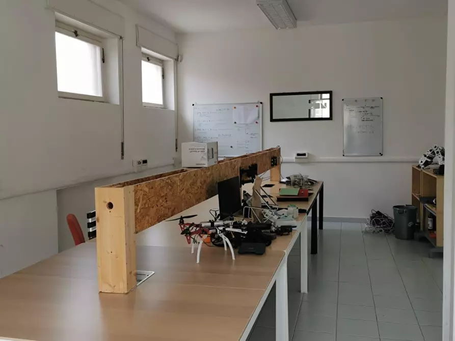 Immagine 2 di Locale commerciale in affitto  a Pisa