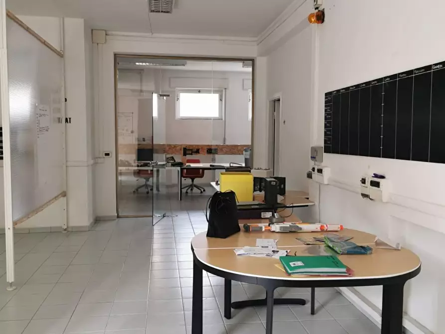 Immagine 13 di Locale commerciale in affitto  a Pisa