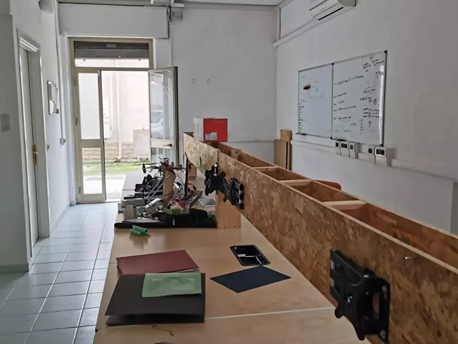 Immagine 3 di Locale commerciale in affitto  a Pisa