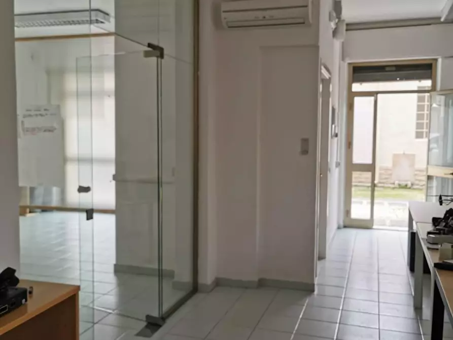 Immagine 4 di Locale commerciale in affitto  a Pisa