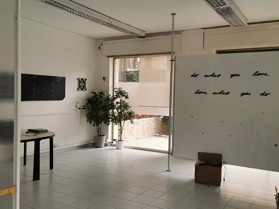 Immagine 7 di Locale commerciale in affitto  a Pisa