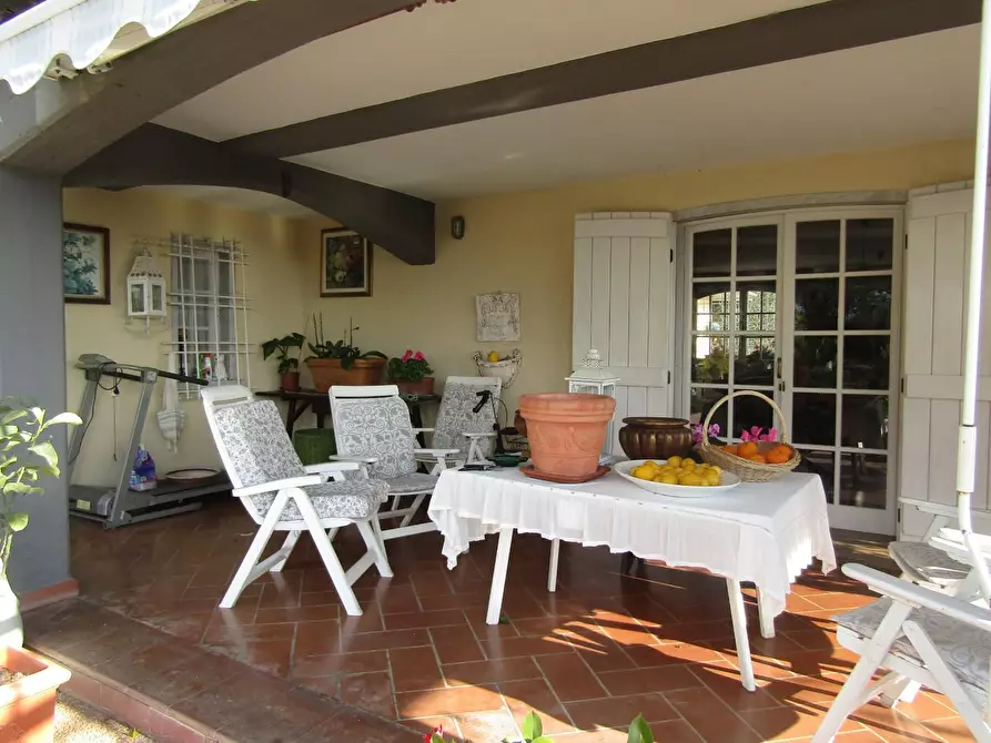 Immagine 9 di Villa in vendita  a Castelnuovo Magra