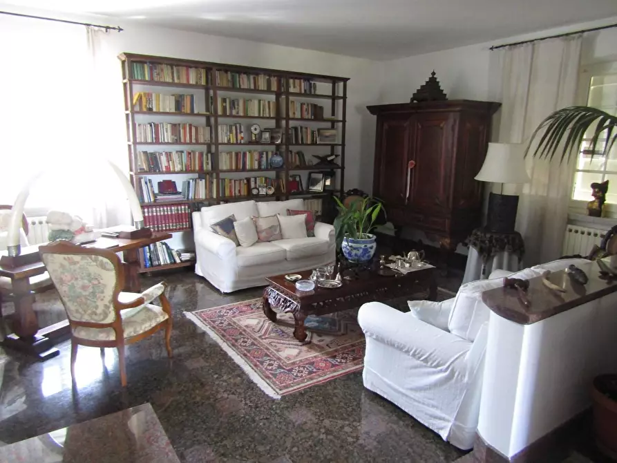 Immagine 19 di Villa in vendita  a Castelnuovo Magra