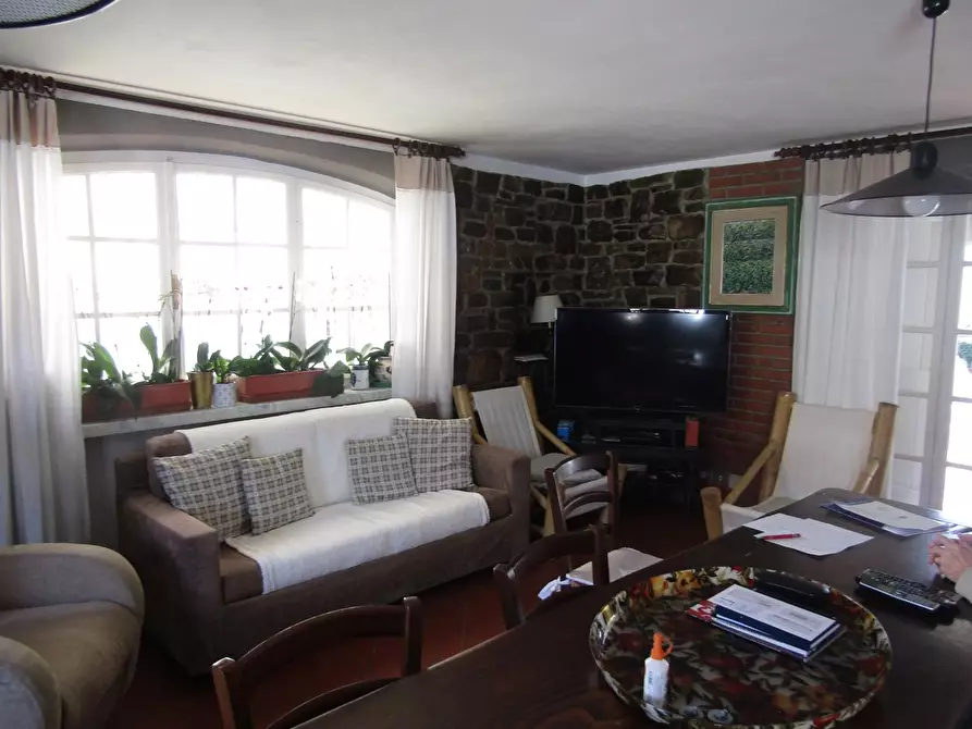 Immagine 4 di Villa in vendita  a Castelnuovo Magra