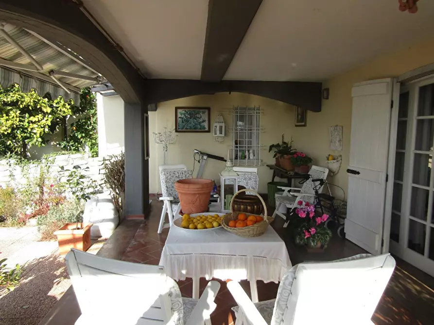 Immagine 10 di Villa in vendita  a Castelnuovo Magra