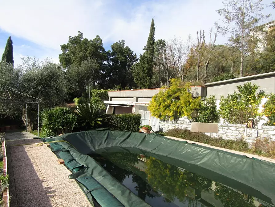 Immagine 8 di Villa in vendita  a Castelnuovo Magra