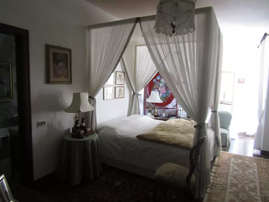 Immagine 22 di Villa in vendita  a Castelnuovo Magra