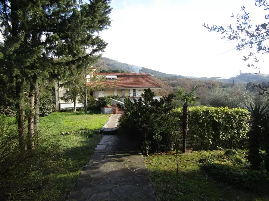 Immagine 38 di Villa in vendita  a Castelnuovo Magra