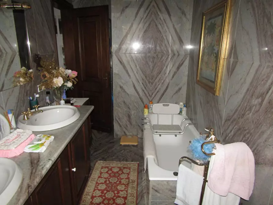 Immagine 25 di Villa in vendita  a Castelnuovo Magra