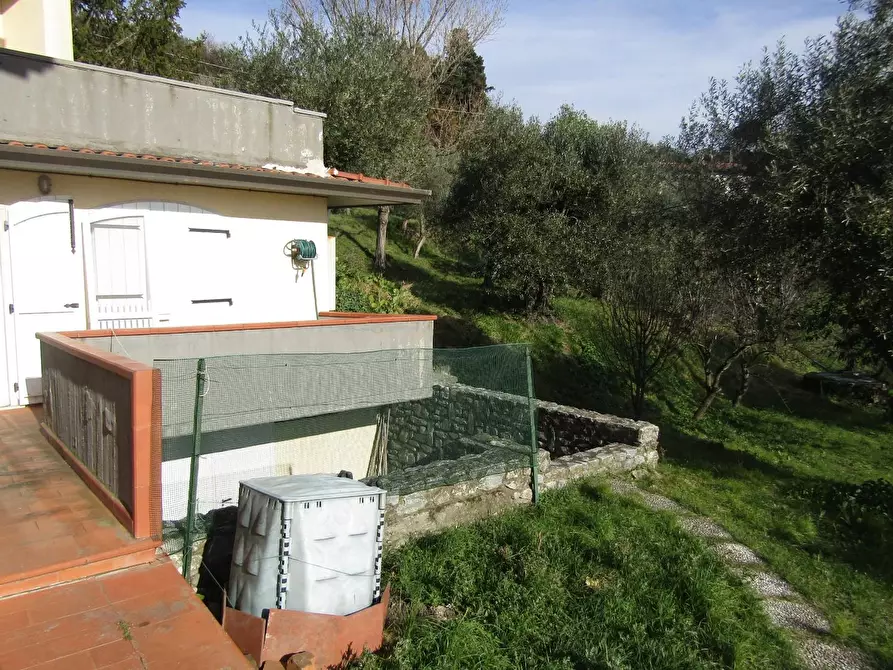 Immagine 11 di Villa in vendita  a Castelnuovo Magra