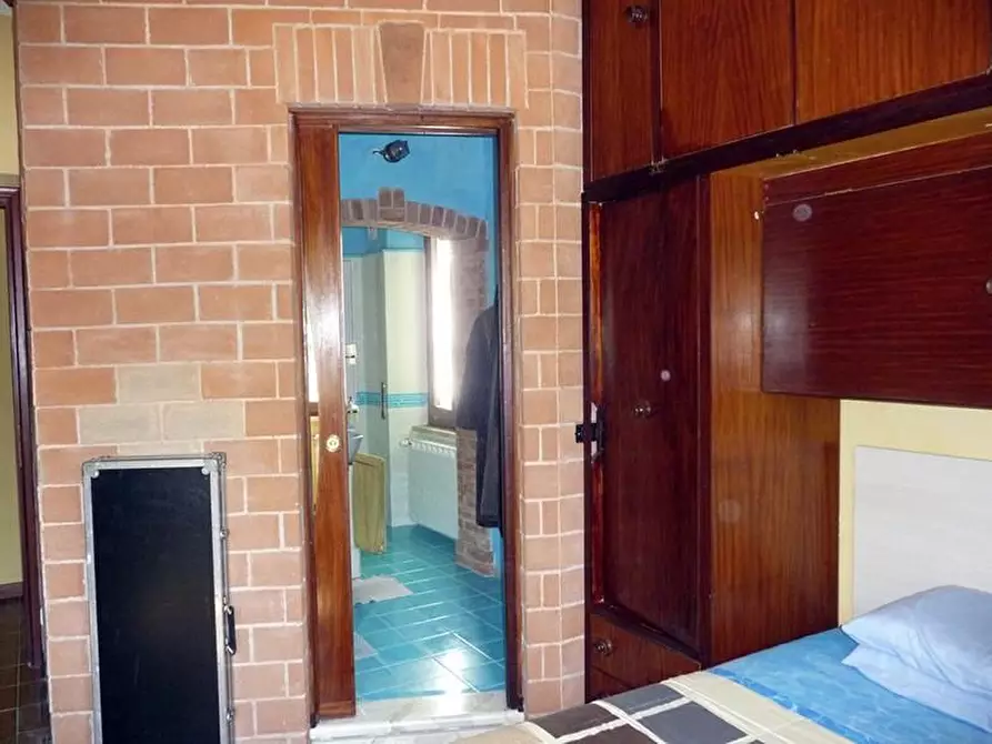 Immagine 18 di Porzione di casa in vendita  a Sarzana