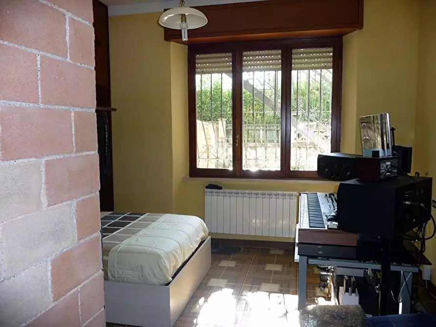 Immagine 17 di Porzione di casa in vendita  a Sarzana