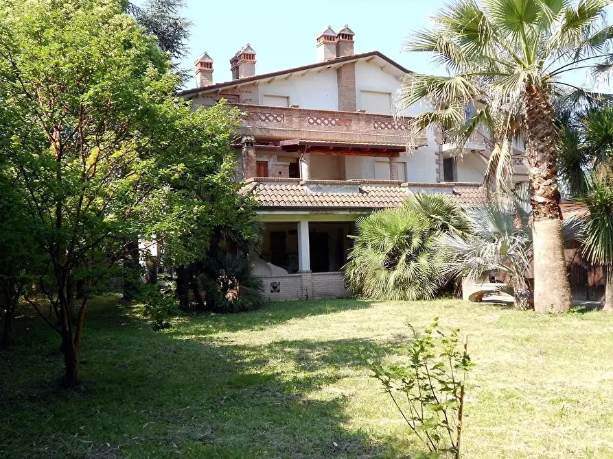 Immagine 1 di Porzione di casa in vendita  a Sarzana