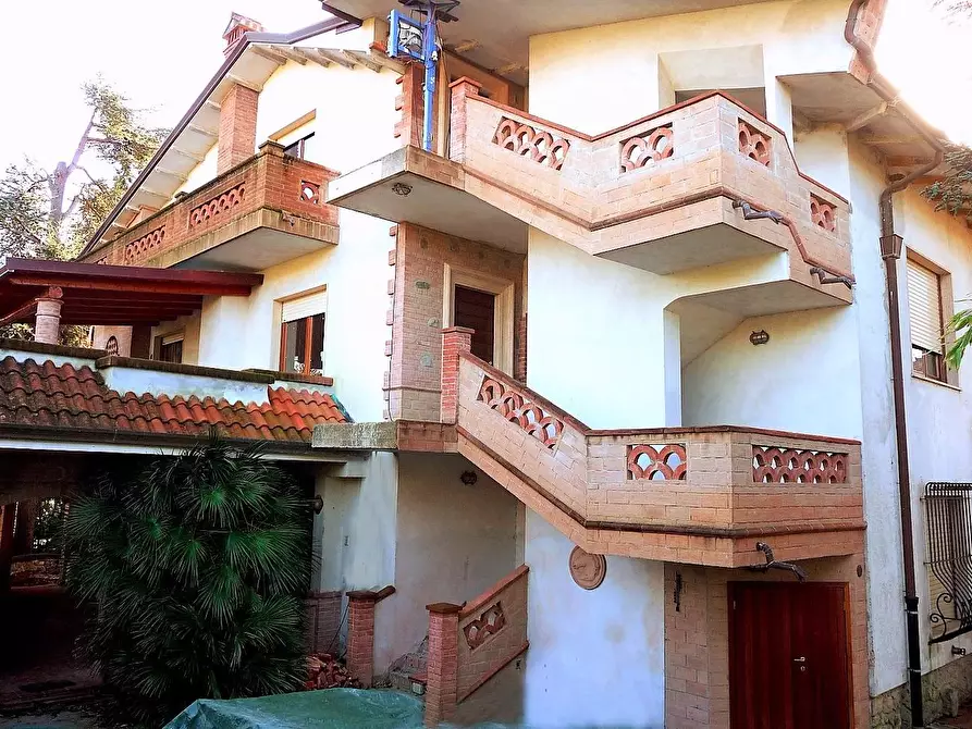 Immagine 3 di Porzione di casa in vendita  a Sarzana