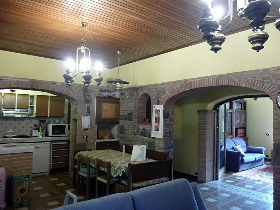 Immagine 9 di Porzione di casa in vendita  a Sarzana