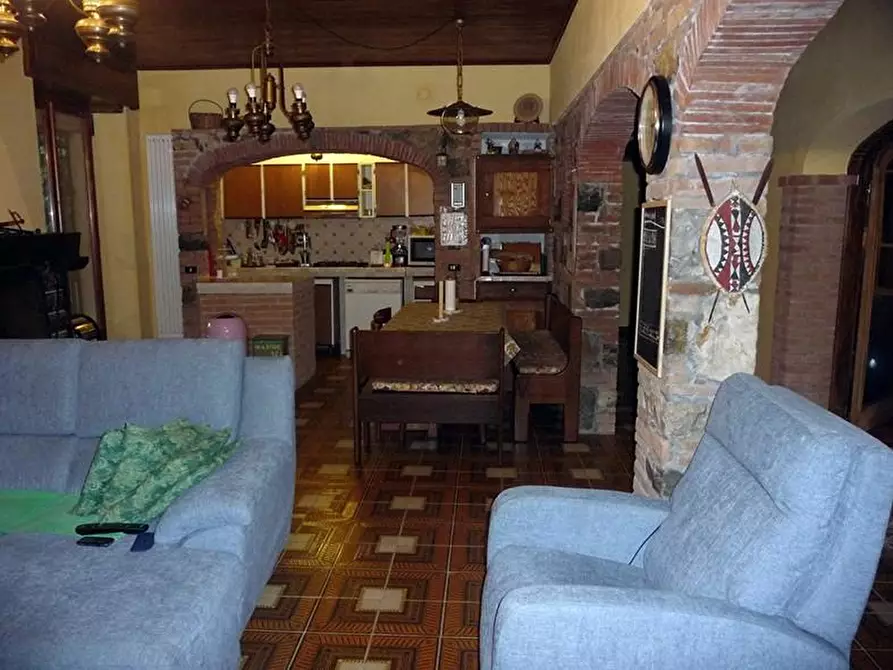 Immagine 8 di Porzione di casa in vendita  a Sarzana