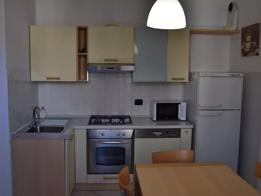 Immagine 4 di Appartamento in affitto  a Massa