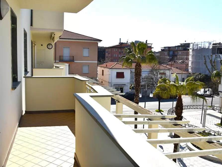 Immagine 3 di Appartamento in affitto  a Massa