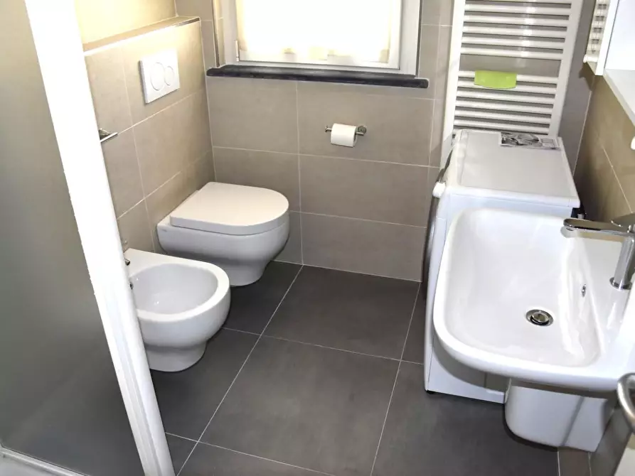 Immagine 14 di Appartamento in affitto  a Massa