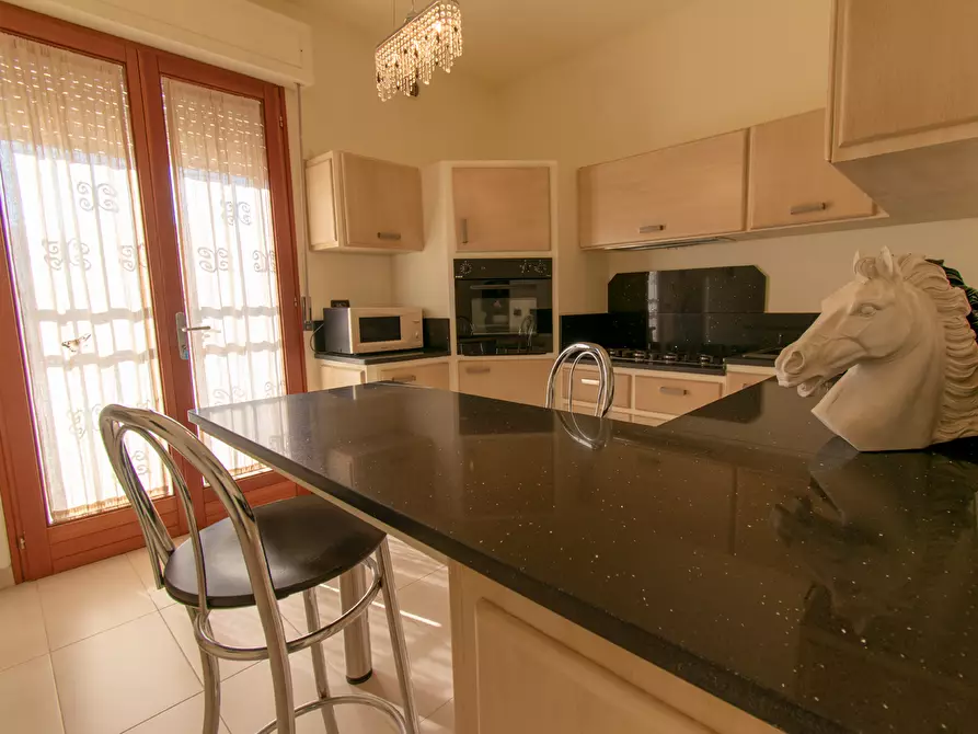 Immagine 3 di Appartamento in affitto  a Viareggio