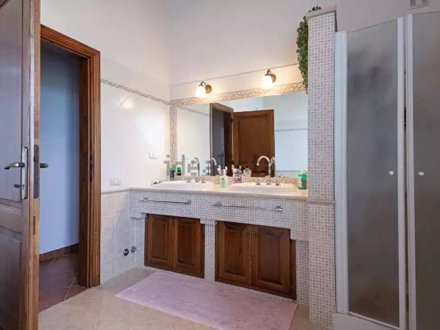 Immagine 29 di Casa colonica in vendita  a Montopoli In Val D'arno