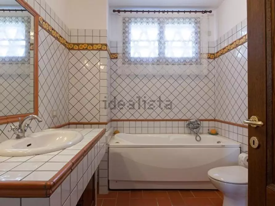 Immagine 12 di Casa colonica in vendita  a Montopoli In Val D'arno