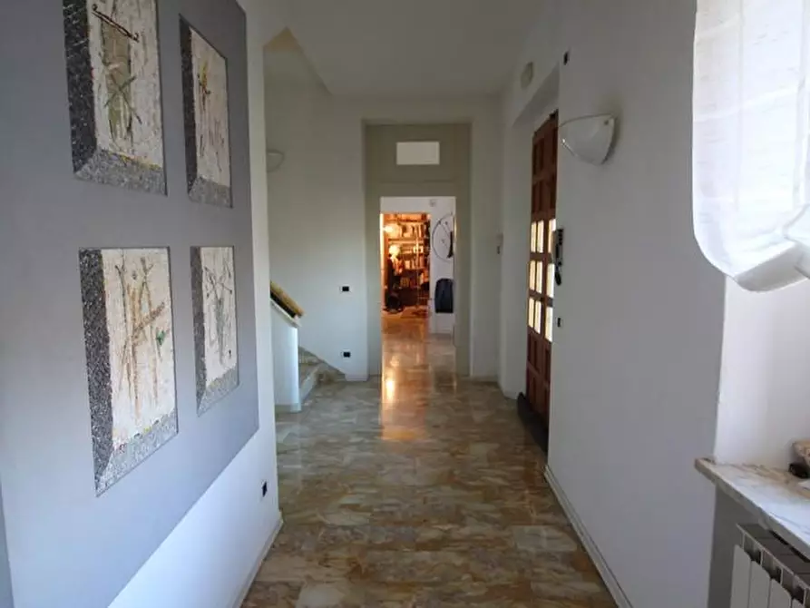 Immagine 8 di Villa in vendita  a Monticiano