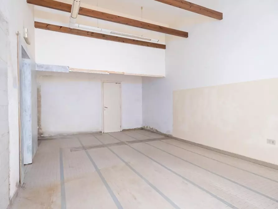 Immagine 7 di Locale commerciale in vendita  a Pontedera