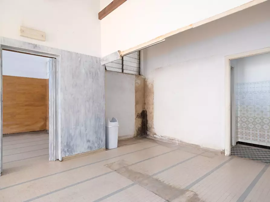 Immagine 5 di Locale commerciale in vendita  a Pontedera