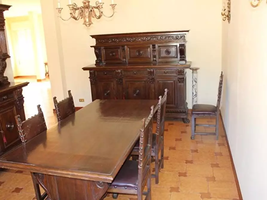 Immagine 11 di Appartamento in vendita  a Massa