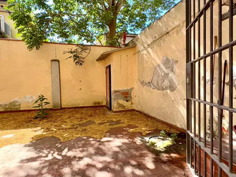 Immagine 7 di Locale commerciale in vendita  a Cascina