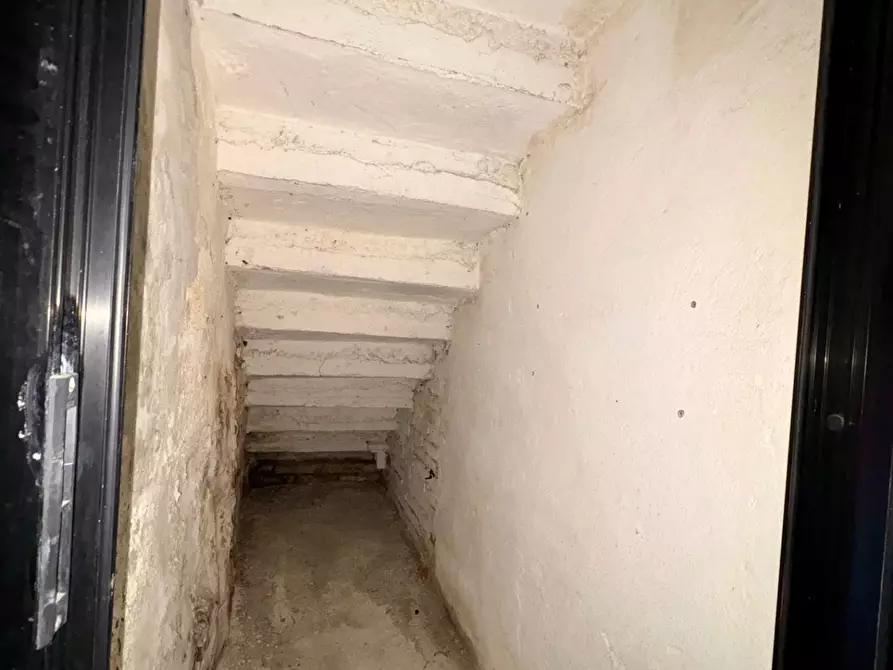 Immagine 6 di Locale commerciale in vendita  a Cascina