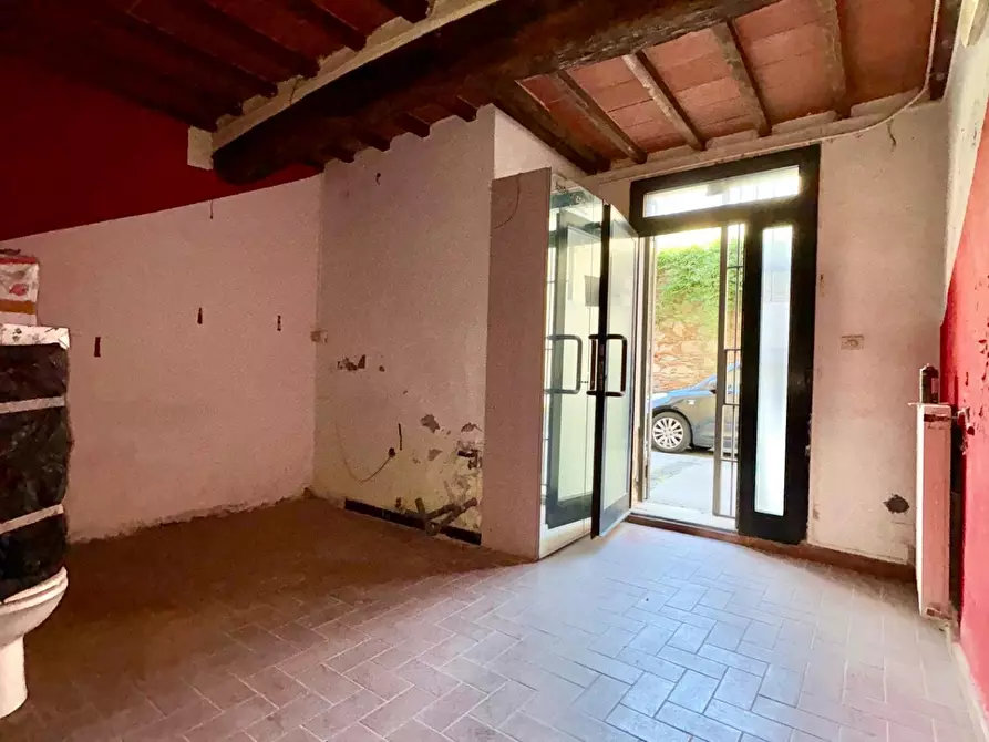 Immagine 3 di Locale commerciale in vendita  a Cascina