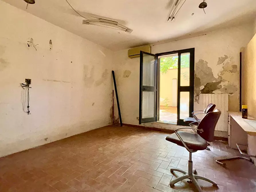 Immagine 5 di Locale commerciale in vendita  a Cascina