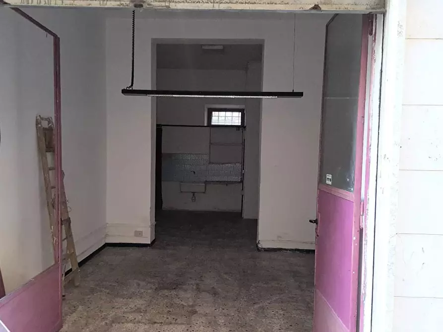 Immagine 3 di Locale commerciale in affitto  a Livorno
